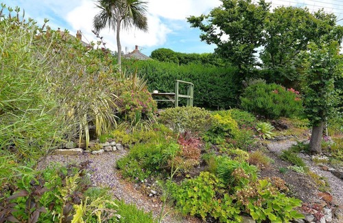 Marazion Cottage | Castle View - Spacious Character Cottage, Panoramic Sea Views, Garden, Parking