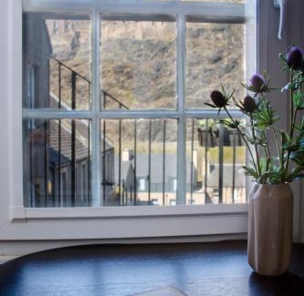 Old Town Apartment | Castle Vista, Grassmarket Apartment