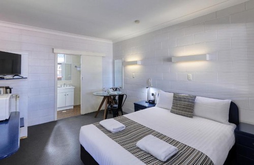 Coonamble Hotel | Castlereagh Lodge Motel