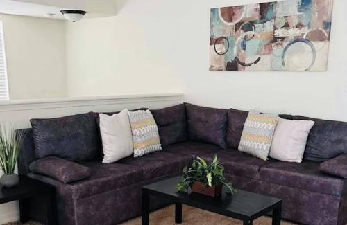 Biggs Field Apartment | Casual minimalist & comfortable apartment