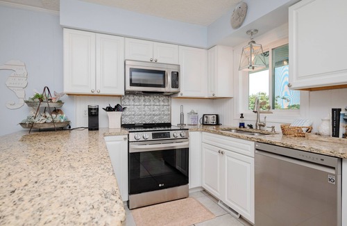 Caswell Beach House | Caswell Cabana: Oceanfront, Split Floor Plan, Views of Lighthouse