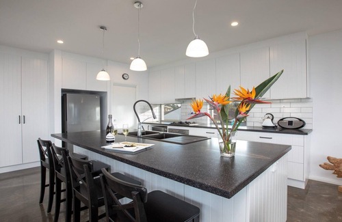 Culburra Beach House | Catalina – beachfront accommodation