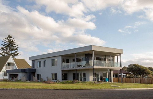 Culburra Beach House | Catalina – beachfront accommodation