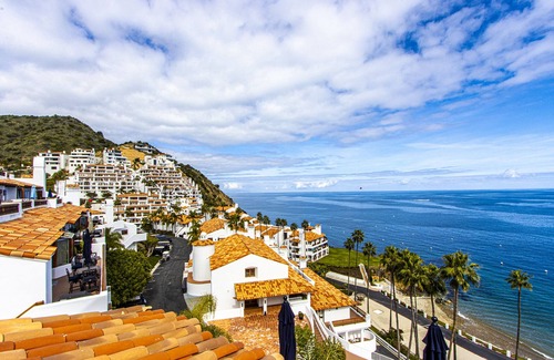 Avalon Apartment | Catalina Island getaway with 6 seat golf cart A/C