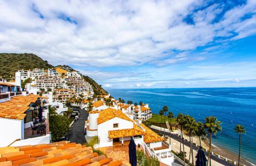 Avalon Apartment | Catalina Island Getaway With 6 Seat Golf Cart Ac