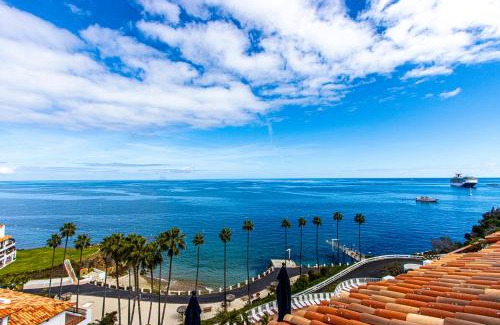 Avalon Apartment | Catalina Island Getaway With 6 Seat Golf Cart Ac