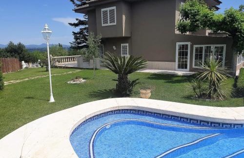 Alcover Villa | Catalunya Casas Close to Salou and just steps from the village!
