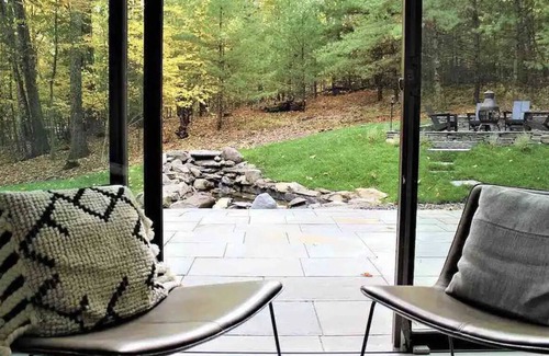 Accord Cabin | Catskills art studio turned modern loft in Accord