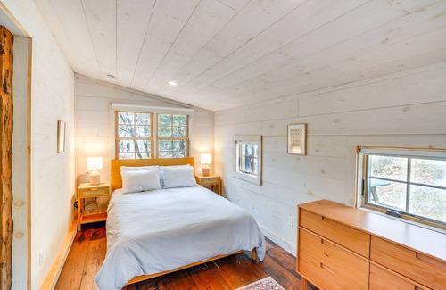 Town of New Baltimore Apartment | Catskills Cabin on Wooded 100 Acres w/ Lake
