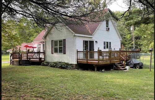 Cairo Villa | Catskills Cottage close to Windham and Hunter