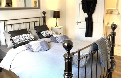 Ballycastle Apartment | Causeway Coast and Glens Apartment with a view Ballycastle