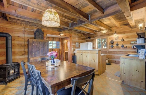 Florissant House | Cave Cabin |Hot Tub| Fire Pit | MTN Experience