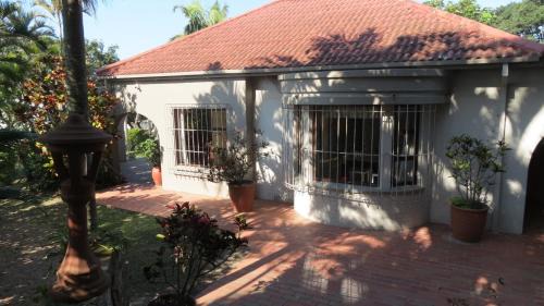 Ramsgate Beach House | Cavu - Sleeps 10 - Ideal Location!