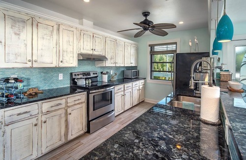 Breezeswept Beach Estates House | Cayman Retreat: Cozy pool home
