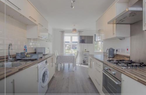 Peterborough Apartment | CB Stays - 3-Story City Haven in Hampton