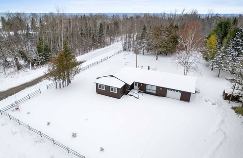 Carp Lake Cabin | Cecil Bay Family Cottage