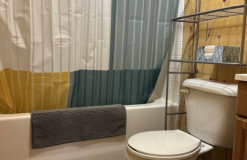 Plentywood Cabin | Cedar cabin. Fully equipped. Sleeps 3 comfortably.