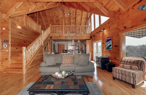 Sevierville Cabin | CEDAR COVE CINEMA ~ Dockable Lakefront Cabin ~ Amazing Lake Views