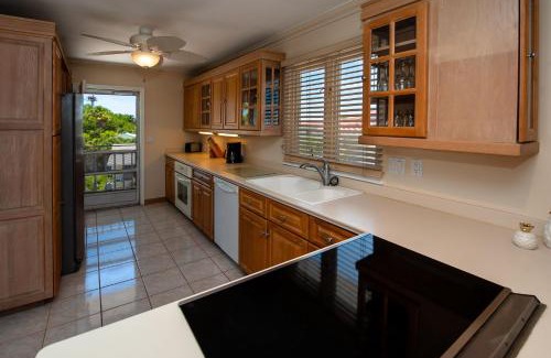 Holmes Beach Hotel | Cedar Cove Resort & Cottages