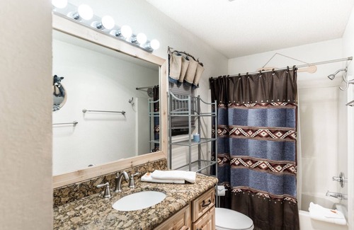 Ruidoso Cabin | Cedar Creek Retreat | Hot Tub + Cozy Fireplace