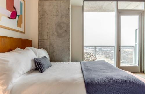 Rainey Street Historic District House | Cedar Door by AvantStay Brand New Condo Room in Austin w Amazing Amenities
