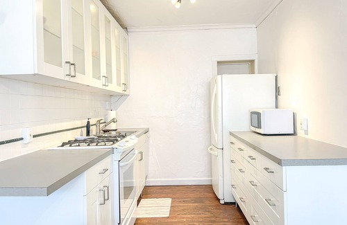 Cleveland Apartment | Cedar Fairmount District - Walking distance to shops & restaurants