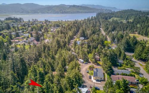 Nehalem House | Cedar Grove - Meredith Lodging