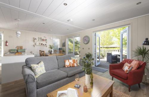 Cheddar Ski Chalet | Cedar Lodge, Strawberryfield Park