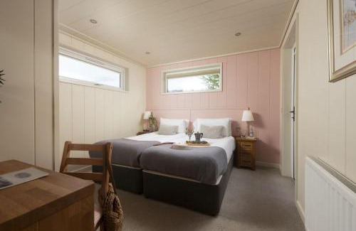 Cheddar Ski Chalet | Cedar Lodge, Strawberryfield Park