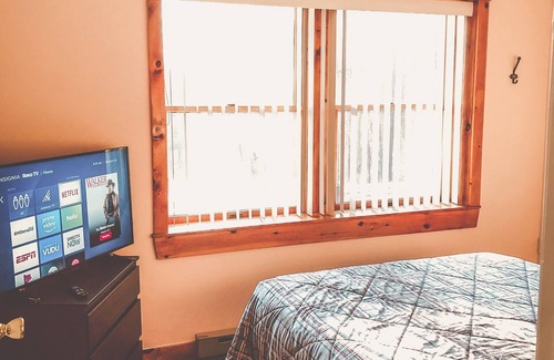Long Pond Cabin | Cedar Log Cabin in Pocono. Family friendly.