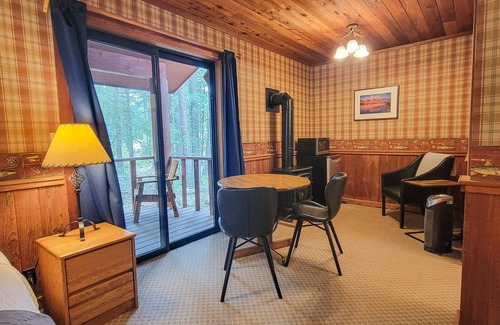 Mazama House | Cedar - pet-friendly room at The Inn At Mazama