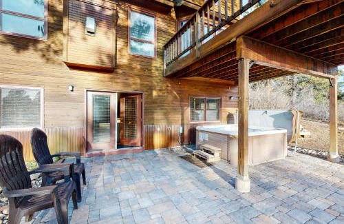 Twin Creek Village House | Cedar Ridge Cabin