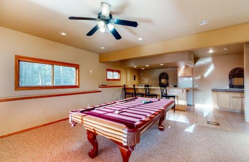Twin Creek Village House | Cedar Ridge Cabin
