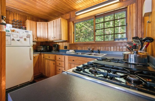 Rangeley House | 🐾Cedarcliff - One of a kind private location on the edge of Rangeley Lake, dog friendly