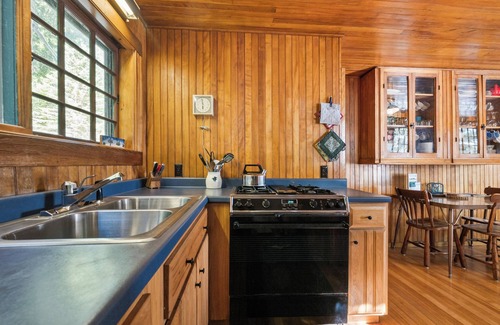 Rangeley House | 🐾Cedarcliff - One of a kind private location on the edge of Rangeley Lake, dog friendly