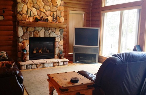 St Germain House | Cedaroma Lodge Lake Home Cabin #10