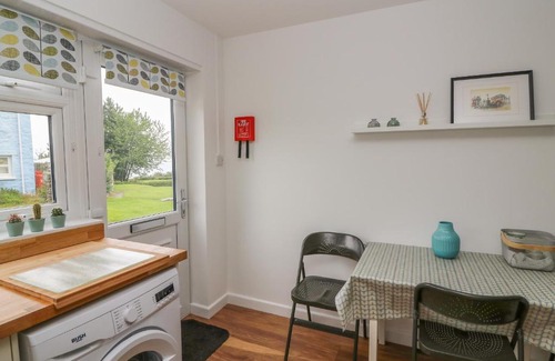 Llanllwchaiarn Apartment | Cei Bach