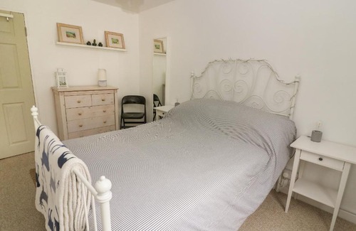 Llanllwchaiarn Apartment | Cei Bach