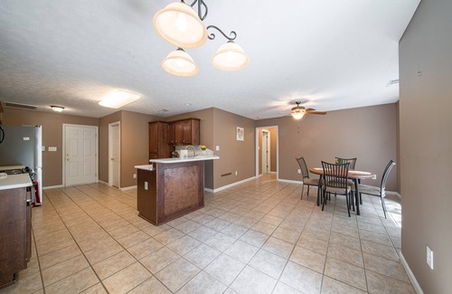 Columbus House | Celebrate your soldier's graduation in style and comfort 10 minutes to Ft. Moore