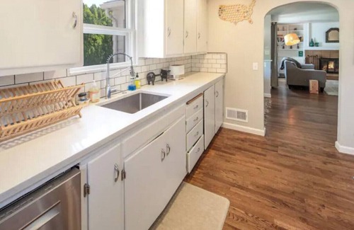 South Boise Village House | Celebration Chalet! near BSU Pets Welcome!