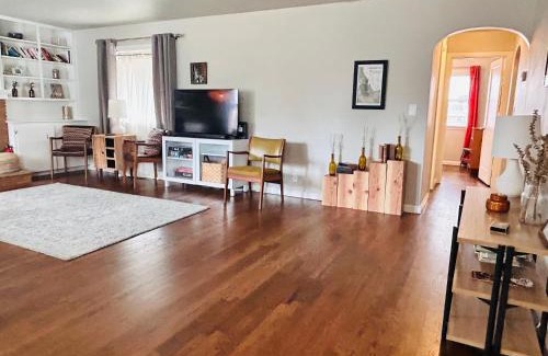 South Boise Village House | Celebration Chalet! Quant, cozy, a few blocks from BSU and close to downtown Boise, Fireplace, 4 beds, and seating for 6 Pets Welcome!