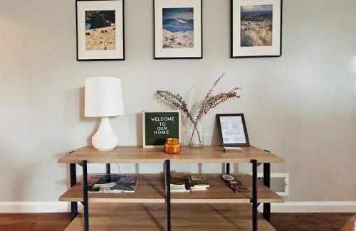 South Boise Village House | Celebration Chalet! Quant, cozy, a few blocks from BSU and close to downtown Boise, Fireplace, 4 beds, and seating for 6 Pets Welcome!