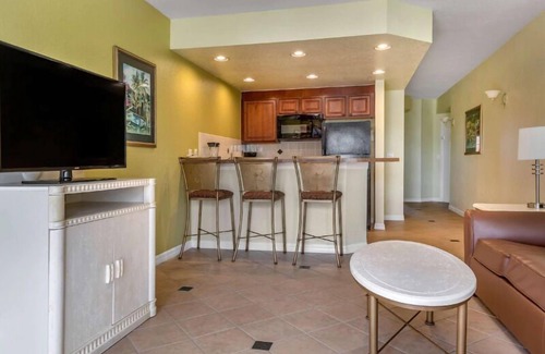 West Kissimmee Hotel | Celebration's Best-Kept Secret! Outdoor Pool, Full Kitchen, Free Shuttle!