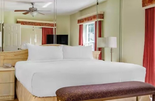 West Kissimmee Hotel | Celebration's Hidden Gem! Swimming Pool, Full Kitchen, Free Shuttle!