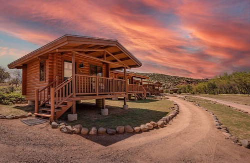 Cornville Apartment | Celestite Suite: Charming Creekside Comfort