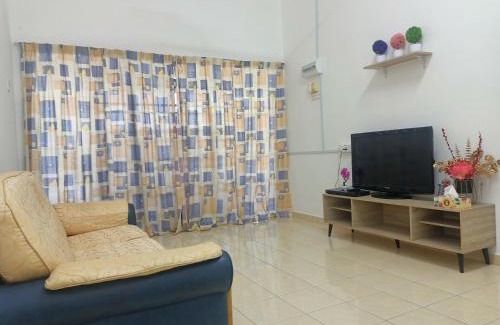 Asam Kumbang House | Celine's Homestay
