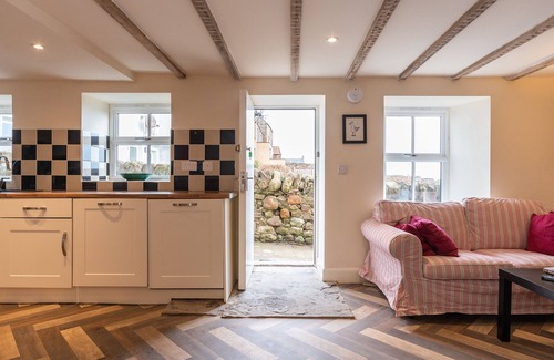 Cellardyke House | Cellardyke 3-Bed Cottage, Sleeps 6 by Seafront