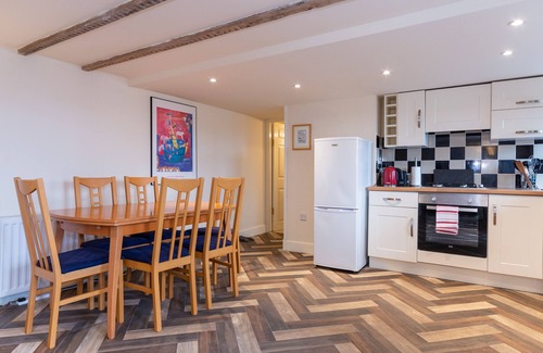 Cellardyke House | Cellardyke 3-Bed Cottage, Sleeps 6 by Seafront