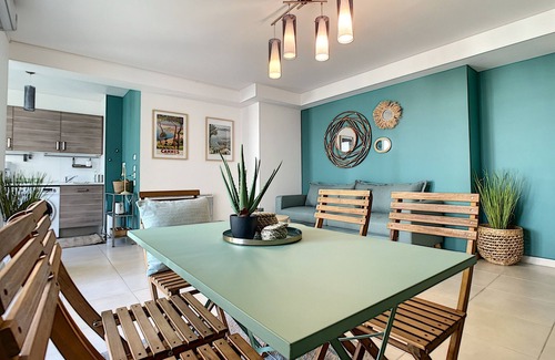 Antibes Old Town Apartment | Center bright apartment T3 6 P Terrasse wifi pkg clim