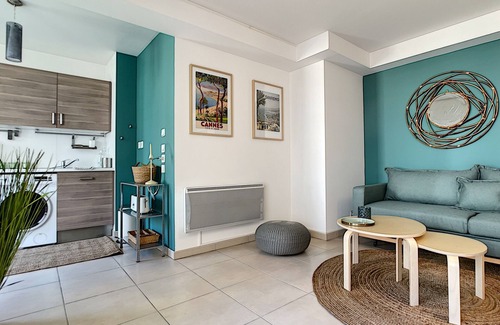 Antibes Old Town Apartment | Center bright apartment T3 6 P Terrasse wifi pkg clim